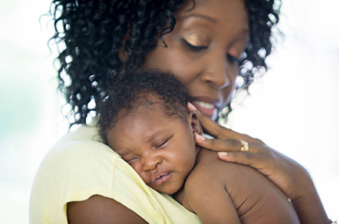 Santé maternelle et infantile: l’OMS préconise de prodiguer des soins de qualité aux femmes et aux nouveau-nés au cours des premières semaines décisives suivant l’accouchement.
