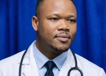 Violences obstétricales : en RDC, le médecin filmé en train de frapper une femme en accouchement échappe à la prison.