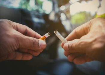 Journée mondiale sans tabac 2026 : en Guinée, médecins, fumeurs et ex-fumeurs racontent les ravages du tabac.
