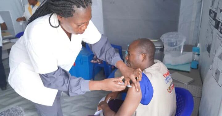 Ebola en RDC : 20 000 agents de santé ciblés pour mesurer l’efficacité d’Ervebo.
