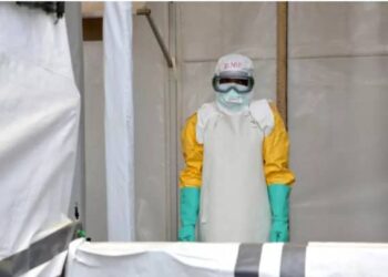 Ebola : en RDC, 45 soignants déjà morts, les hôpitaux sous pression.