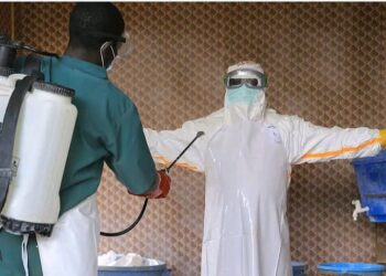 Épidémie : un premier décès dû à Ebola confirmé au Kenya après un passage par l’Ouganda.