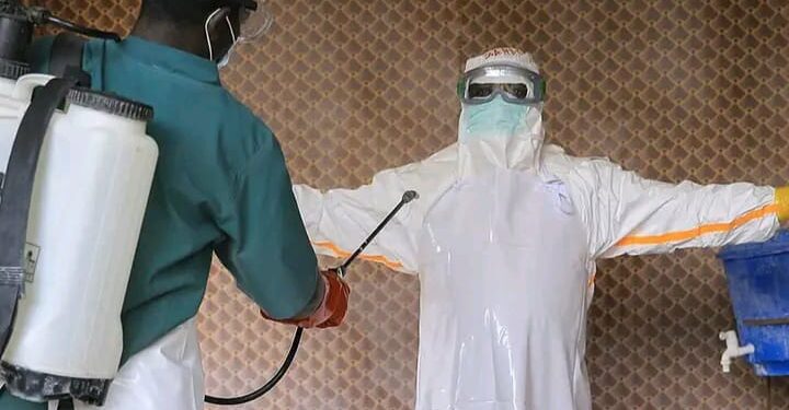 Épidémie : un premier décès dû à Ebola confirmé au Kenya après un passage par l’Ouganda.